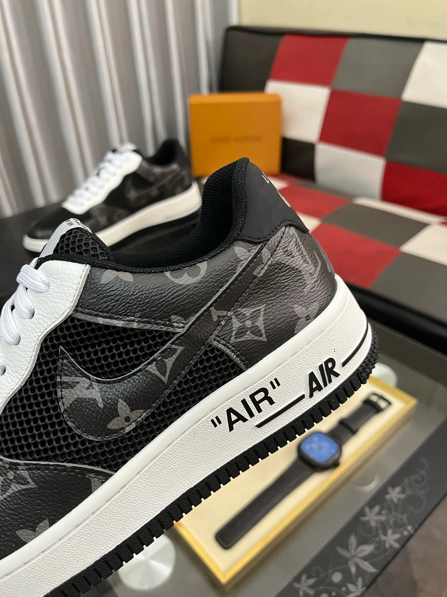 Men's shoes 💰440⌚️⌚️【LOUlS VUlTTON】Louis Vuitton ~ unique and casual style. LV counter purchasing 🏃casual shoes😍😍 are on sale at the men's counter at the same time. Italian imported brands select top-layer Italian cowhide. 🐑Sheepskin lining (refuses to discolor and grind feet) Sole: Original sole specially provided by the original factory 🎬Better in kind Code number: 38-443⃣️Color selection